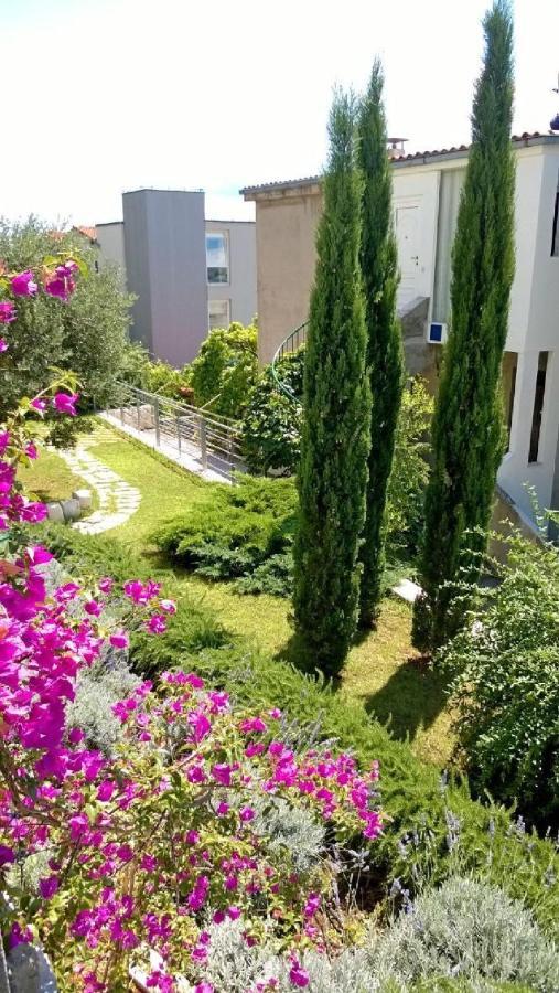 Apartment Sreta Omiš Exterior foto